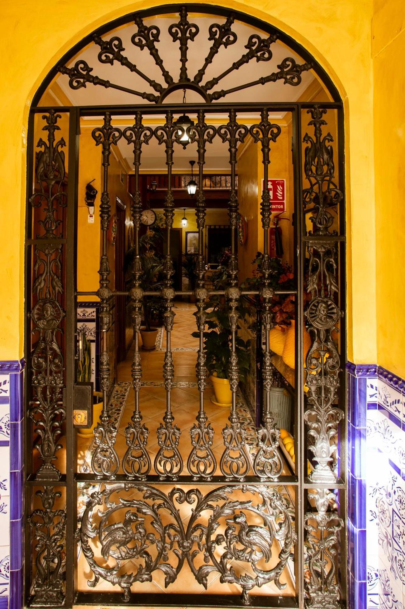 Pensión Macarena Sevilha Exterior foto